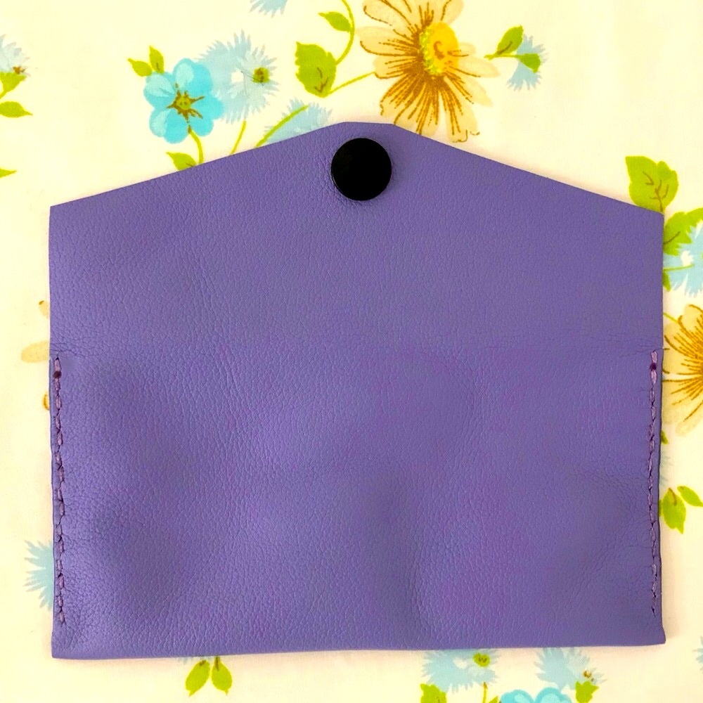 Hand Crafted Light Purple Wallet and Keychain Set - Picture 4 of 5